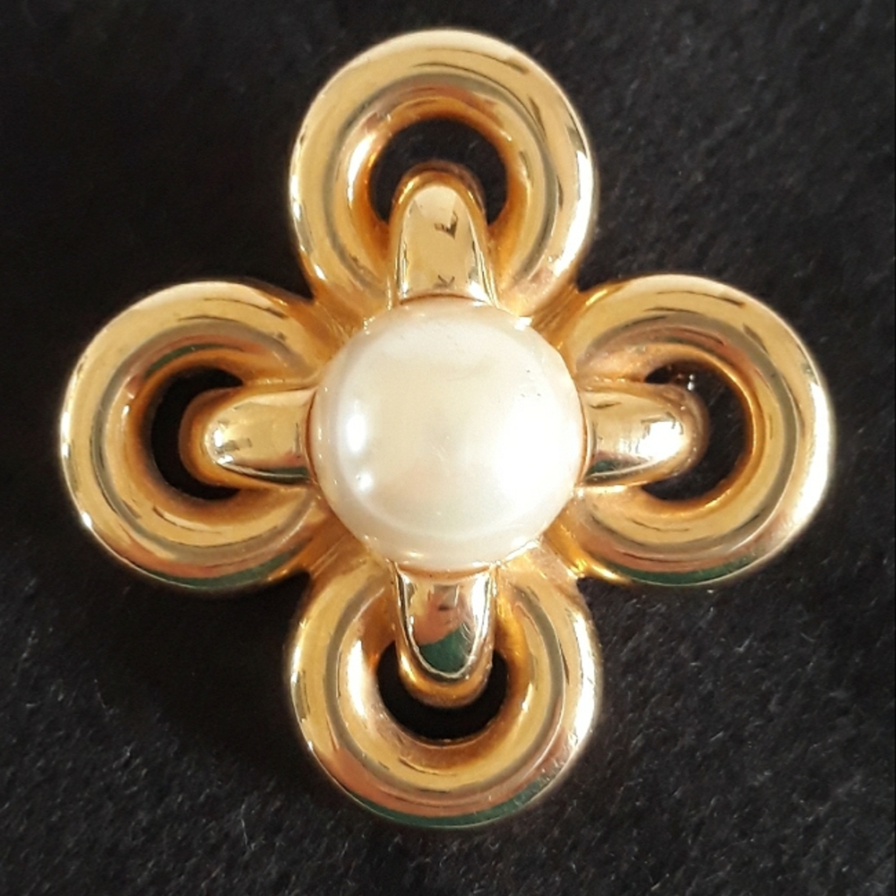 Joan Rivers signed faux pearl gold-tone brooch